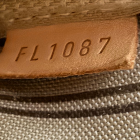 LOUIS VUITTON Mini Pouchette Monogram Complice Trunks and Bags Accessories - Picture 6 of 7